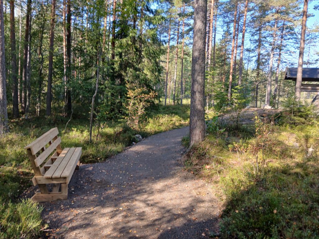 Polku Pihtilammelle