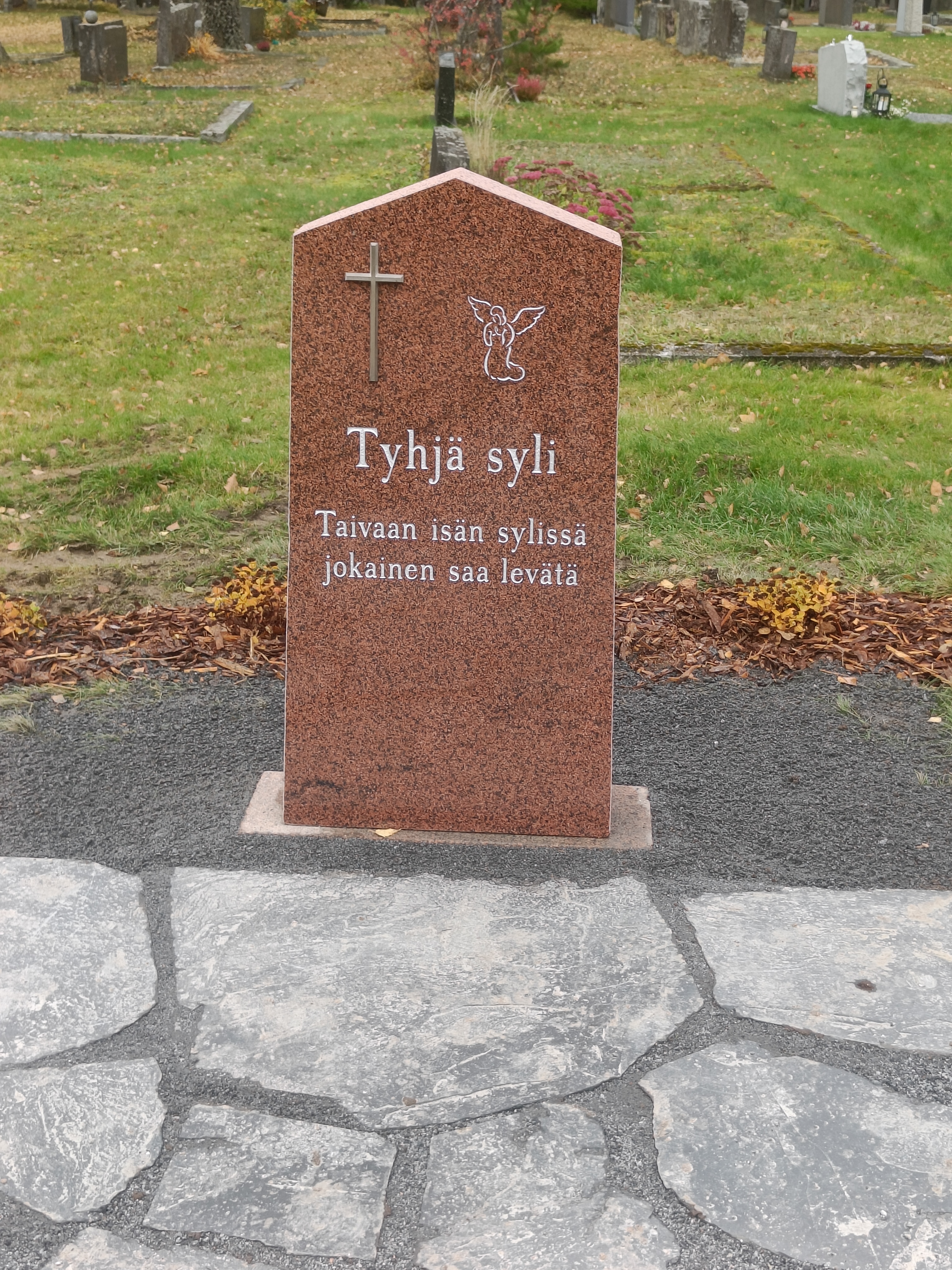Tyhjän sylin muistomerkki