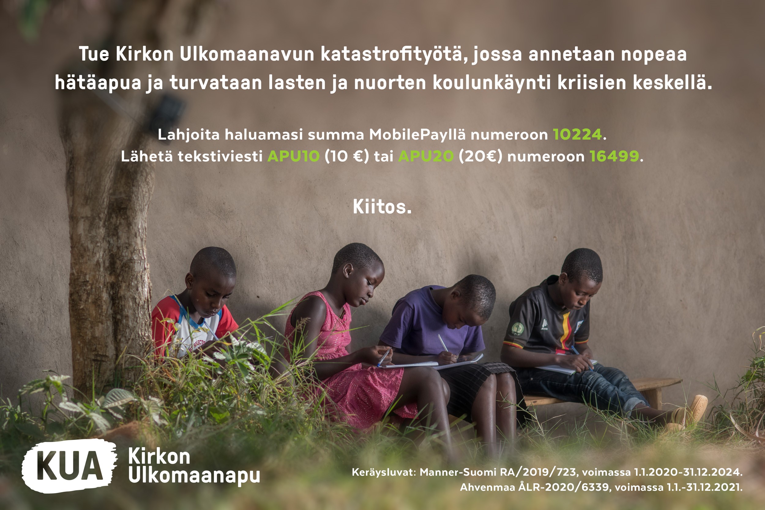 Kuvassa on Ugandan Kyakan pakolaisasutusalueen oppilaita